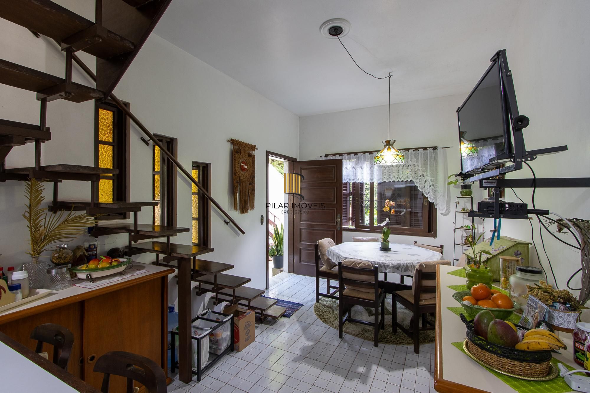 **Casa de 05 dormitórios, 03 suítes, 06 Banheiros, com 315,10m² privativos na Vila Conceição, Porto Alegre, RS**