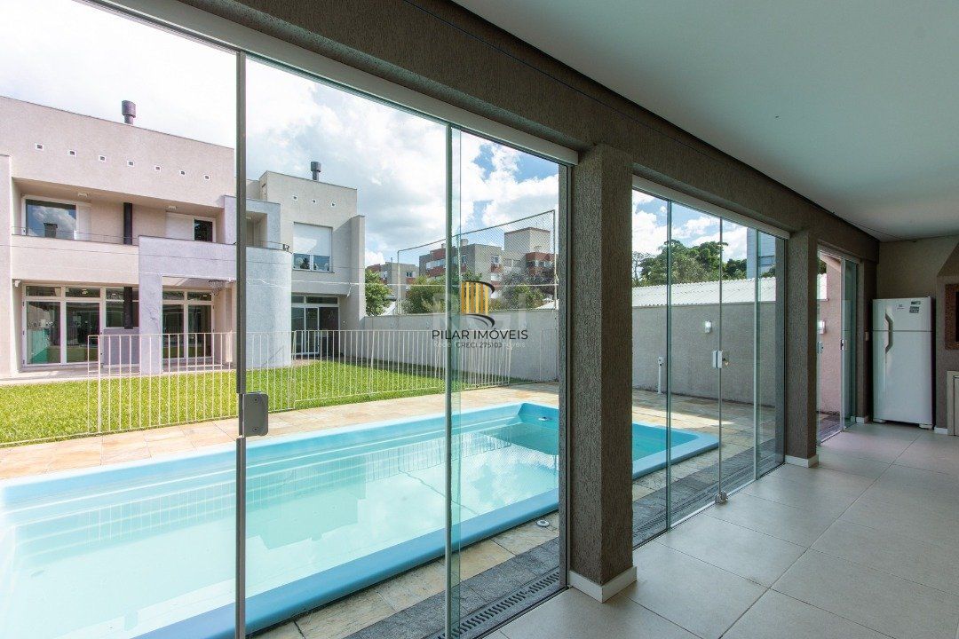 Casa 4 dormitórios no bairro Teresópolis
