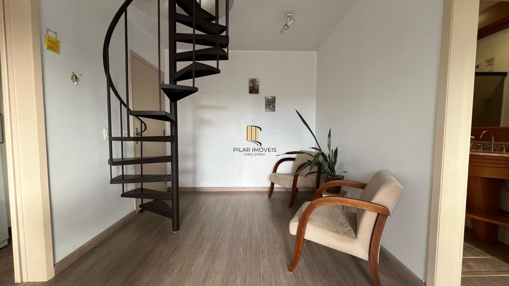 Cobertura no bairro Menino Deus com 01 dormitório sendo suíte