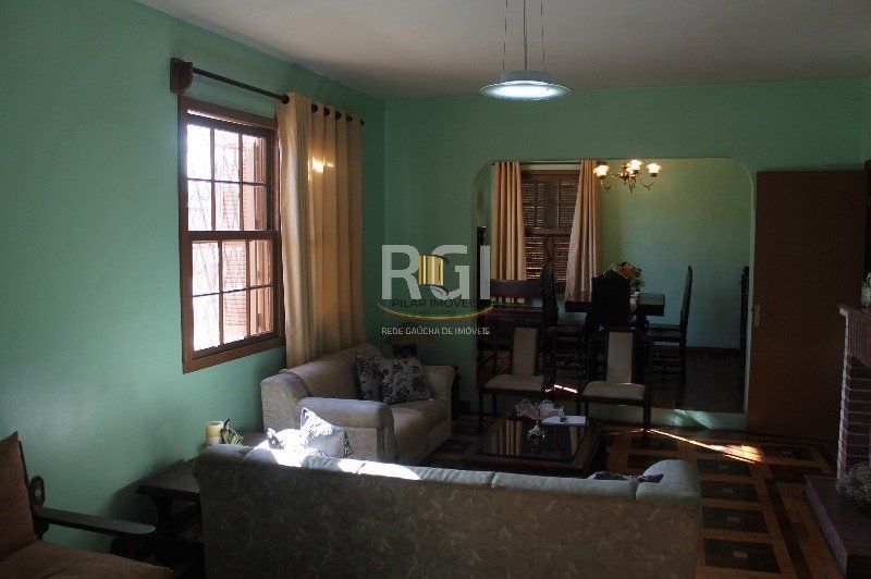 Casa para Venda - 220m², 4 dormitórios, 9 vagas - Cristal