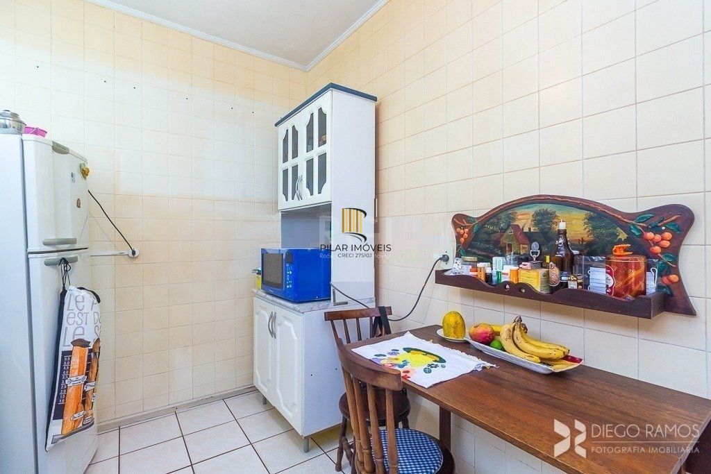 Casa térrea à venda, com 2 suites, 3 banheiros, edicula, pátio, 2 vagas - Bairro Medianeira