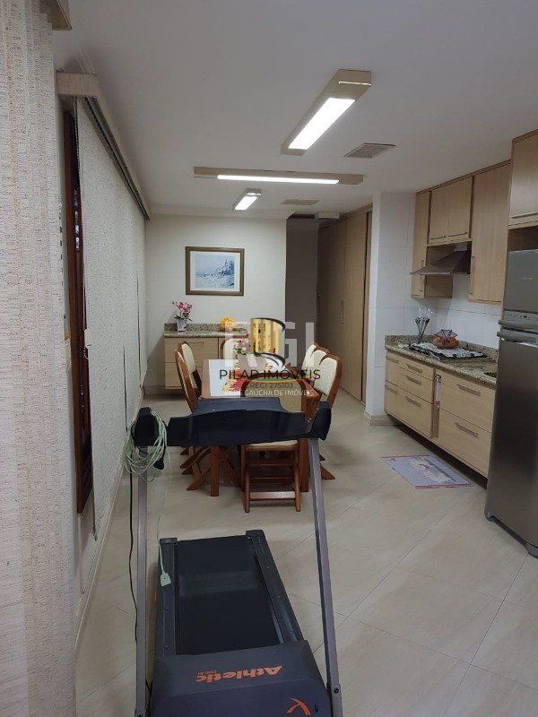 Casa para Venda - 300m², 3 dormitórios, sendo 1 suites, 4 vagas - Ipanema