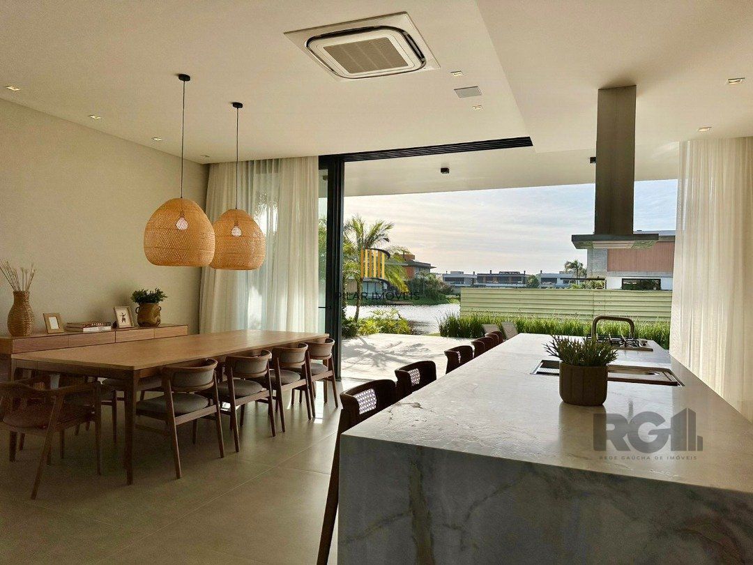 Casa de Condomínio 5 dormitórios no bairro Atlântida Sul