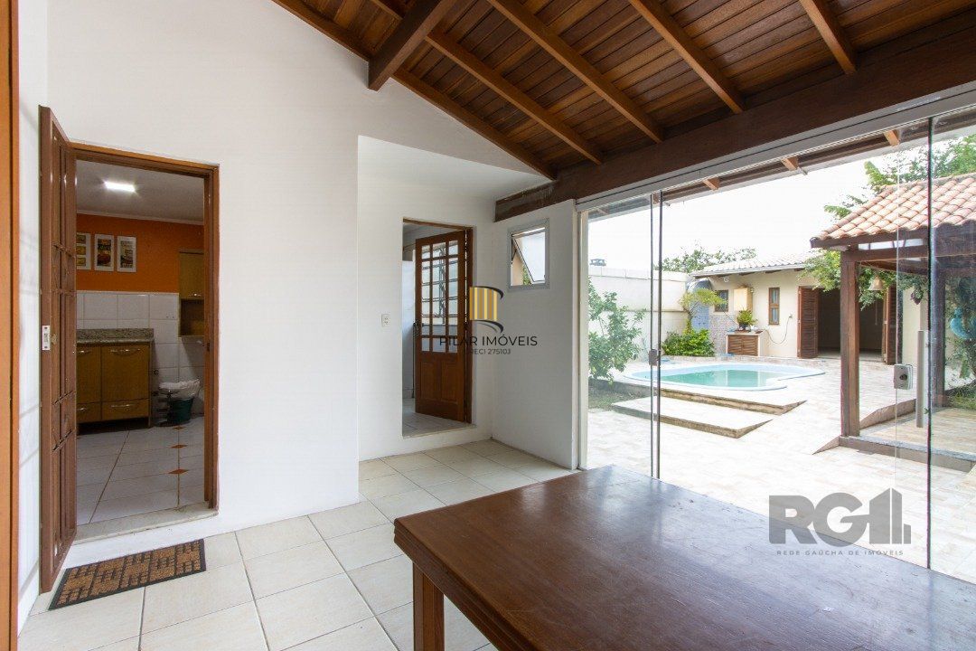 Casa 4 dormitórios no bairro Ipanema