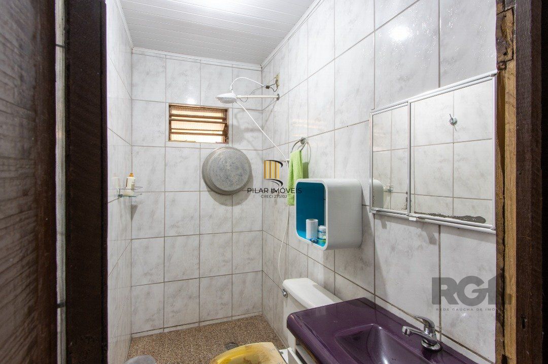 Sobrado, 3 quartos, 2 banheiros, pátio, 2 vagas, piscina - Bairro Vila Nova