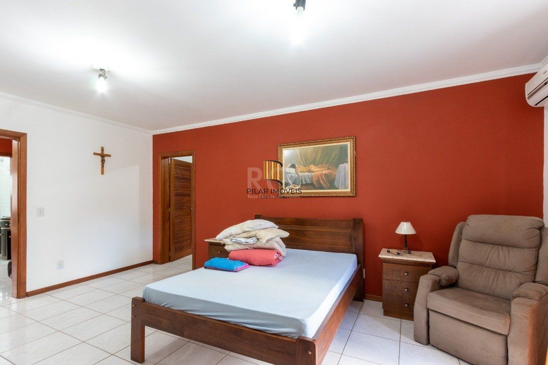 Casa para Venda - 247m², 3 dormitórios, sendo 1 suites, 4 vagas - Vila Nova