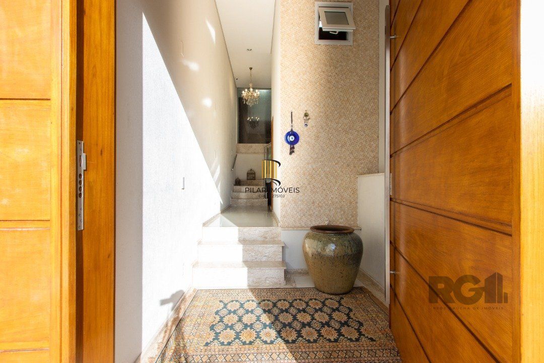 Casa com 5 suites com area privativa 714,00