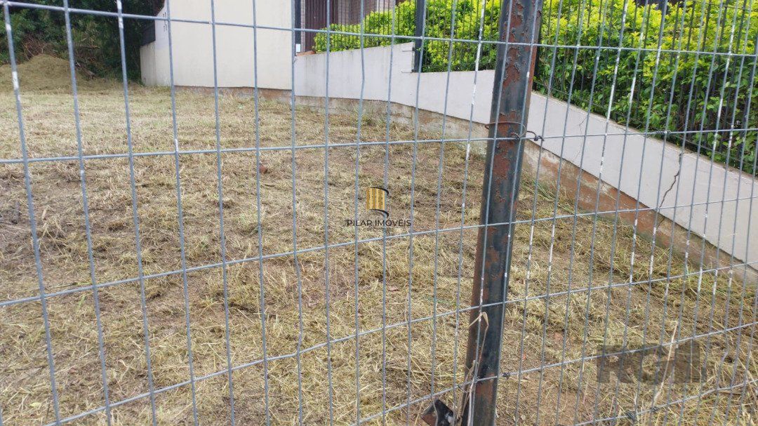 Terreno plano, medindo 207,50. 8,30x25,00.