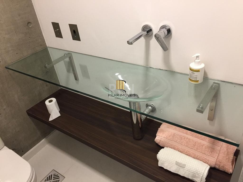 Apartamento para Venda - 68.5m², 2 dormitórios, sendo 1 suites, 2 vagas - Petrópolis