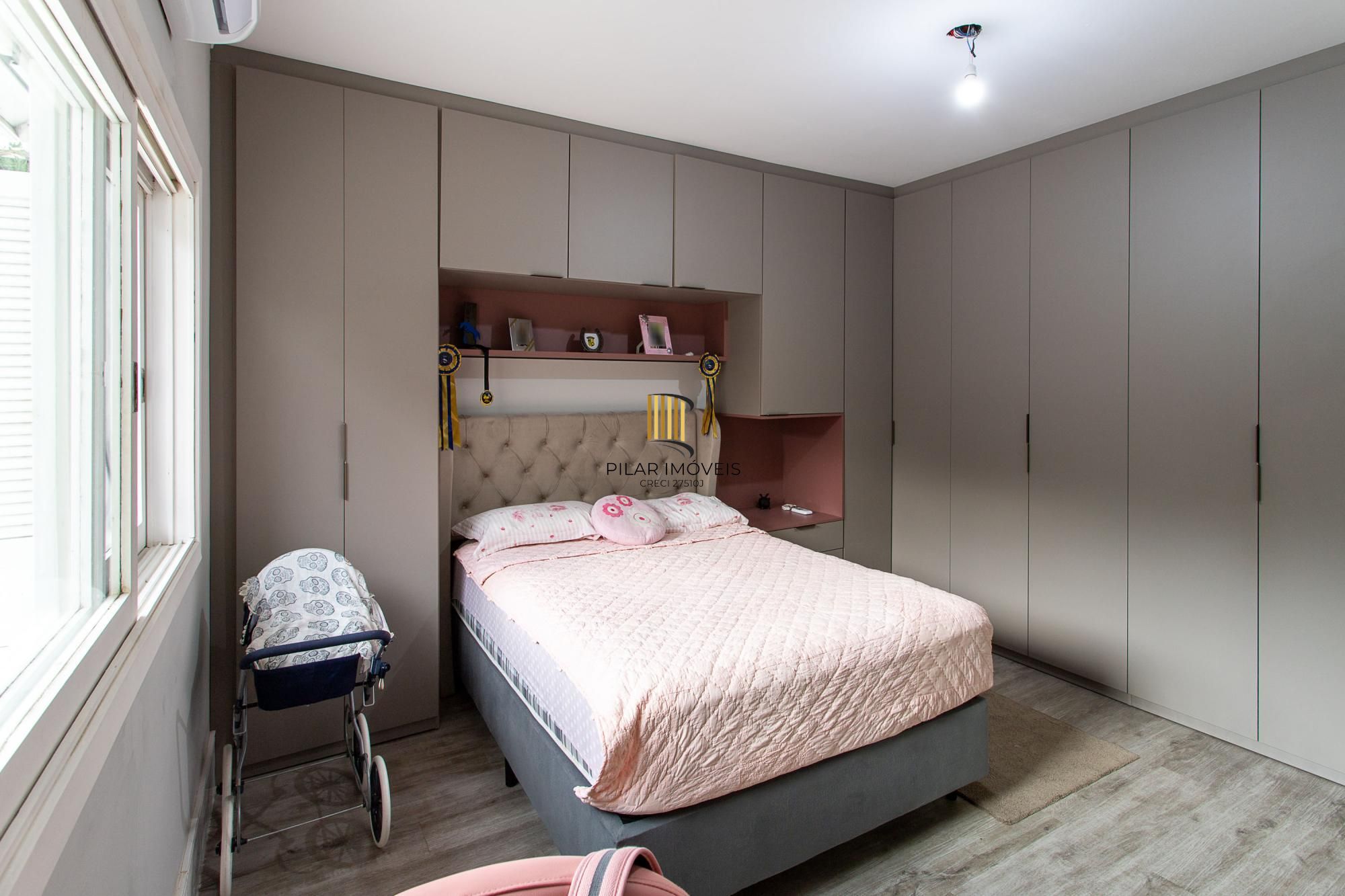 Casa térrea no Condominio Terra Ville, com patio e piscina.