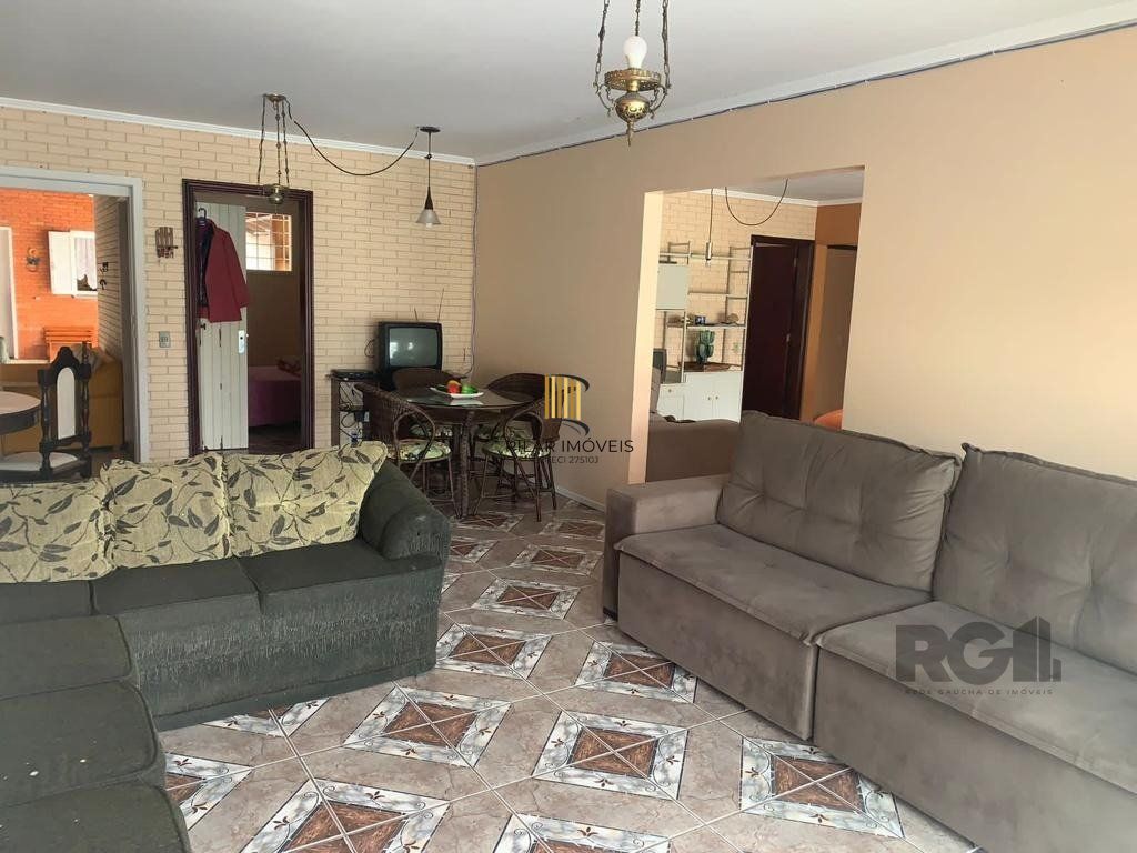 Casa com 6 dormitórios em Atlântida