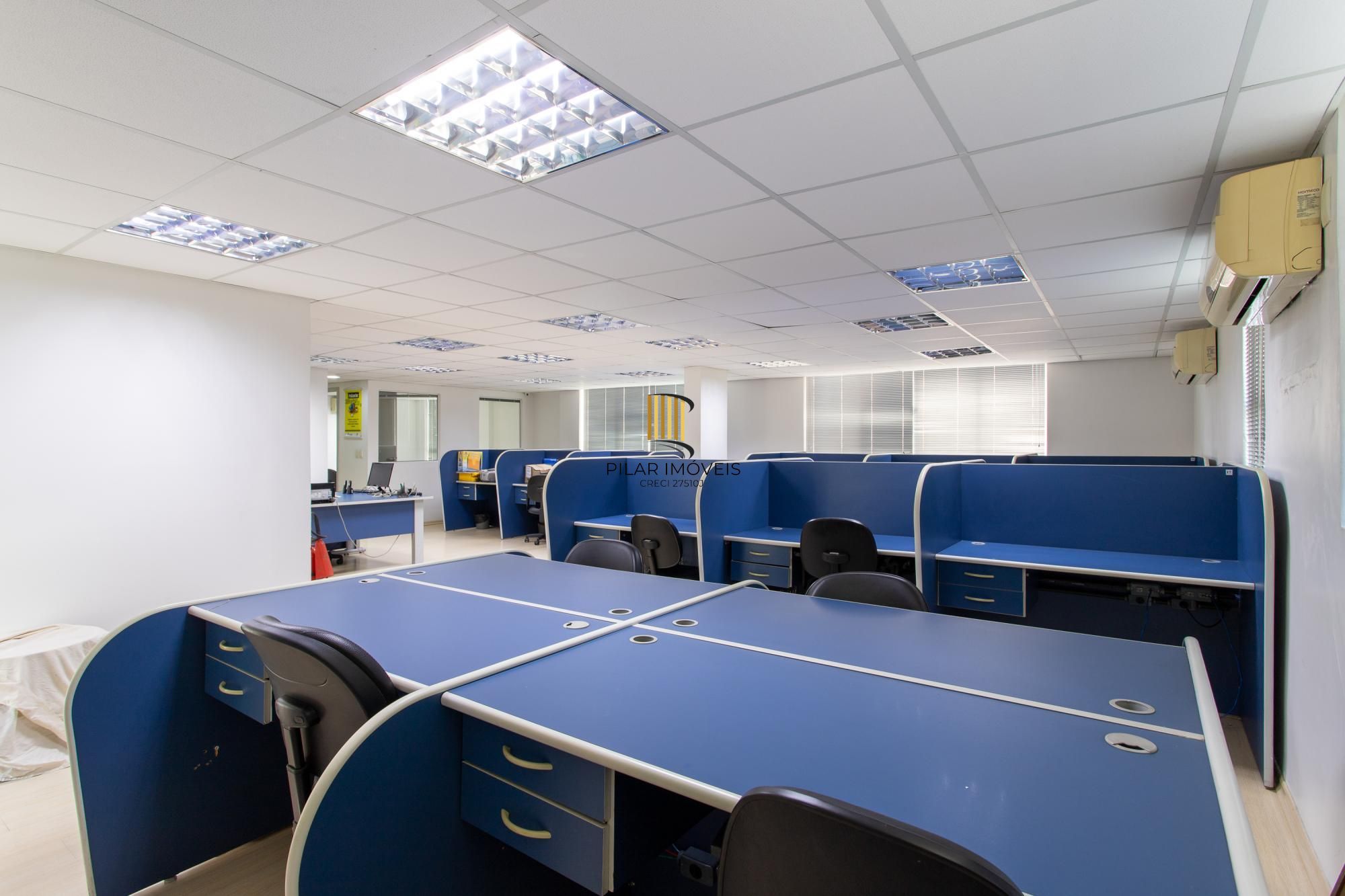Andar inteiro com 215 m² para até 60 pessoas