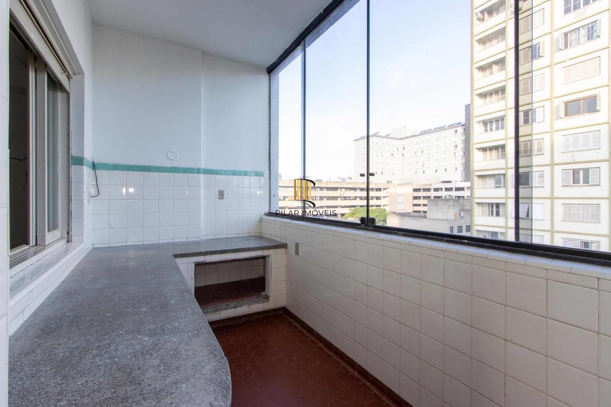 Apartamento para Venda - 238m², 3 dormitórios, sendo 1 suites, 1 vaga - Floresta