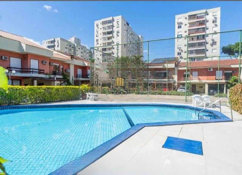 Linda casa com 3 dormitórios, sendo 1 Suíte, Sala Ampla no Condomínio de Ótima Localização