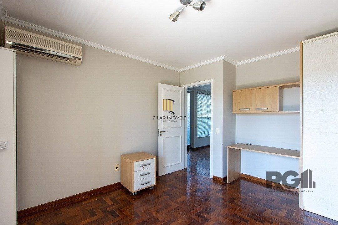 BELO SOBRADO, 3 QUARTOS, 1 SUITE, PISCINA, 320m² PRIVATIVOS - TRISTEZA