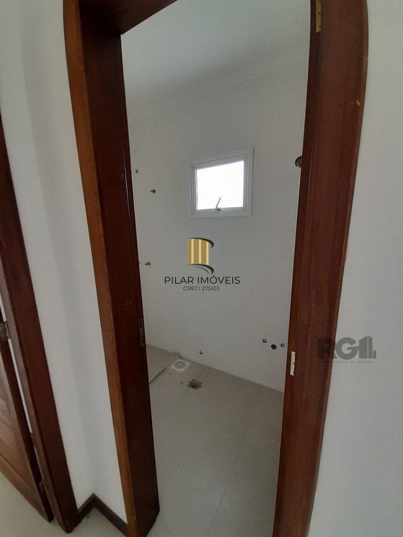 Casa de Condomínio 3 dormitórios no bairro Camaquã