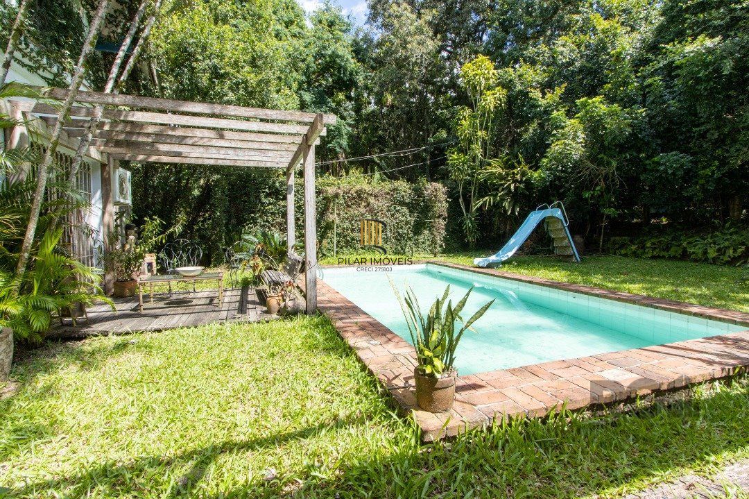 Casa 7 dormitórios no bairro Pedra Redonda