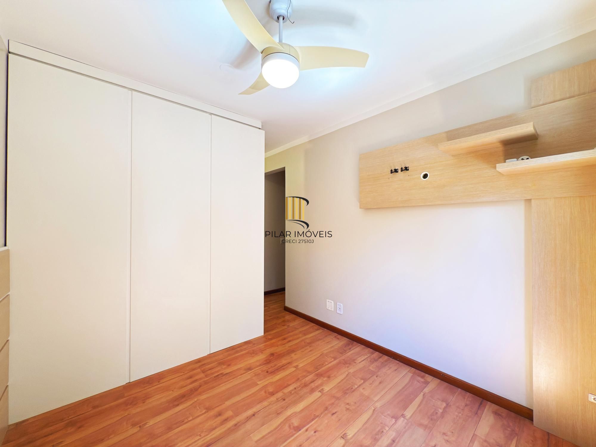 Apartamento desocupado, 2 quartos (1 suite), 2 vagas - Bairro Tristeza