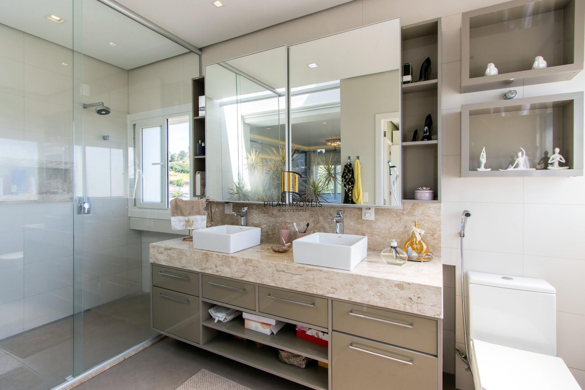 Luxuosa Casa em Condomínio de Alto Padrão com vista para Guaiba