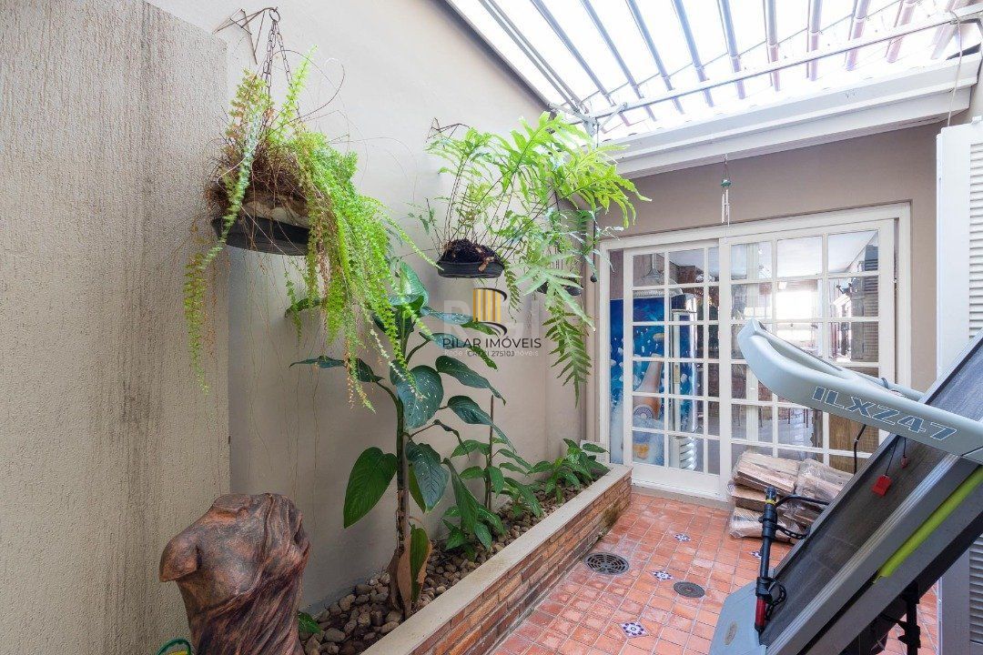 Casa Condominio para Venda - 300m², 4 dormitórios, sendo 2 suites, 2 vagas - Ipanema