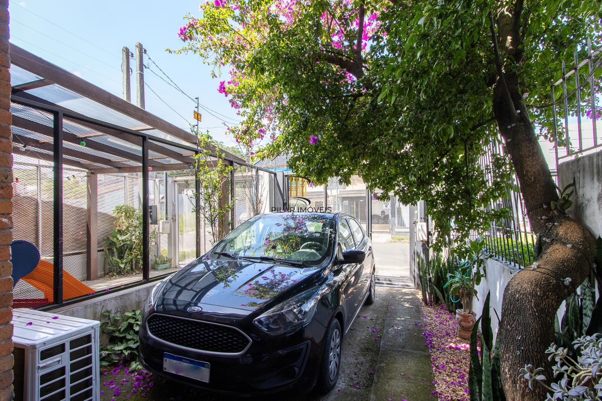 Casa 2 dormitórios no bairro Hípica