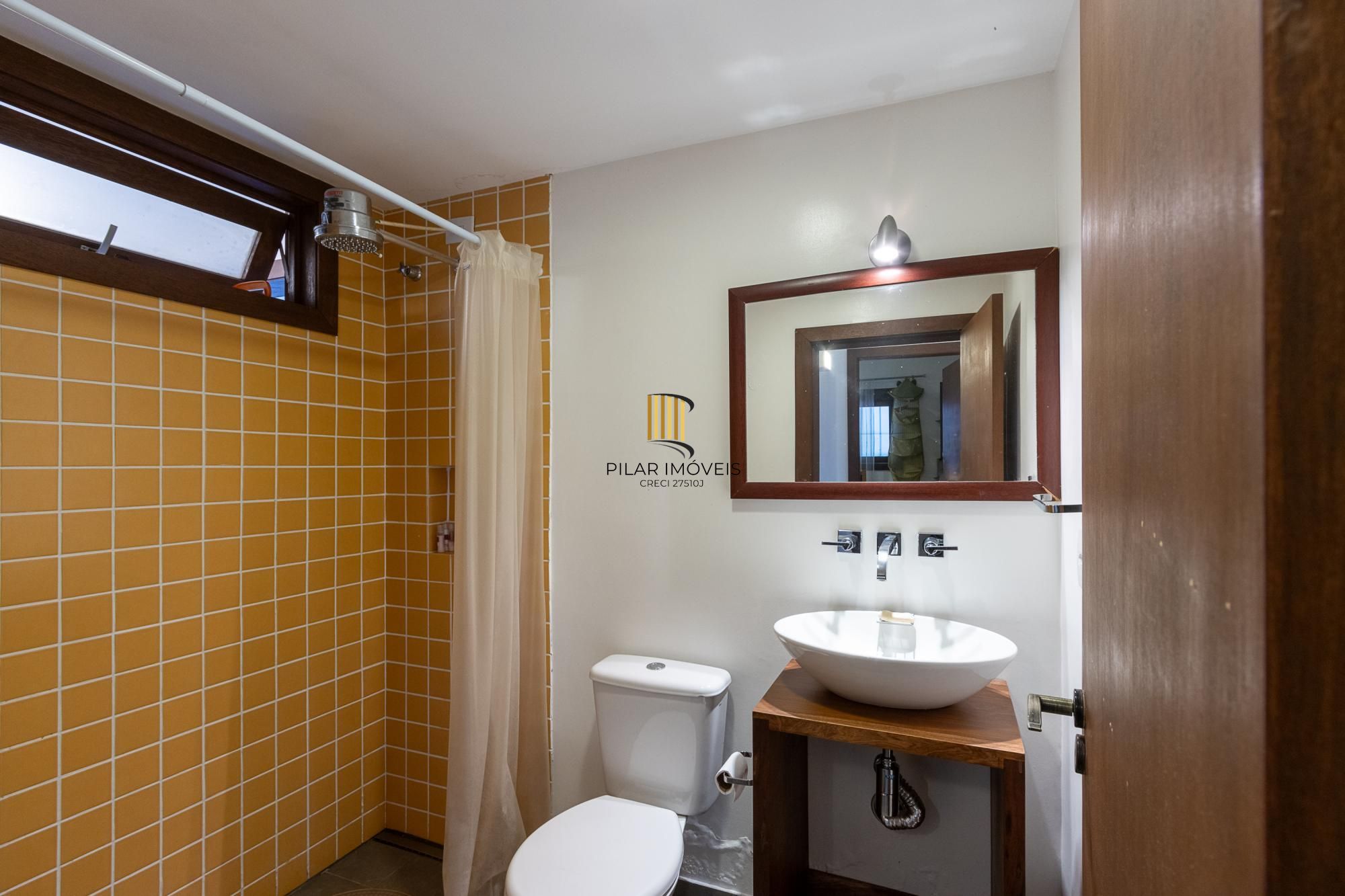 Casa com 6 quartos à venda  bairro Espírito Santo, Porto Alegre.