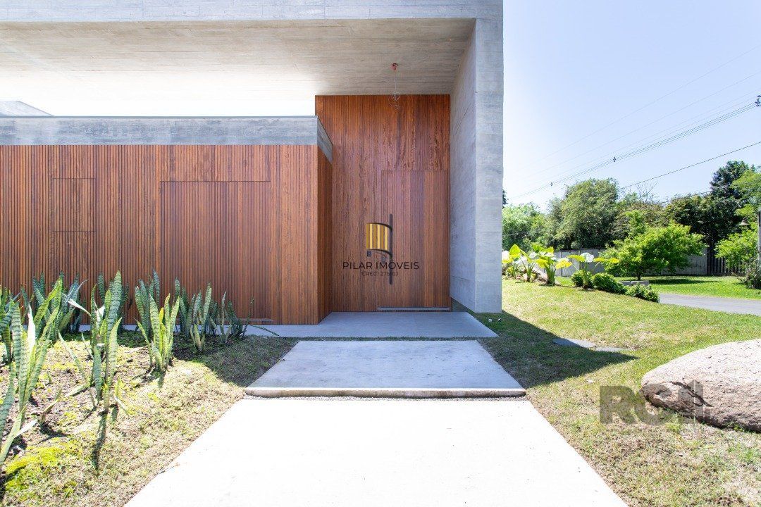 A Casa Le Mans, uma residência térrea de esquina com 389,48m2 de área coberta