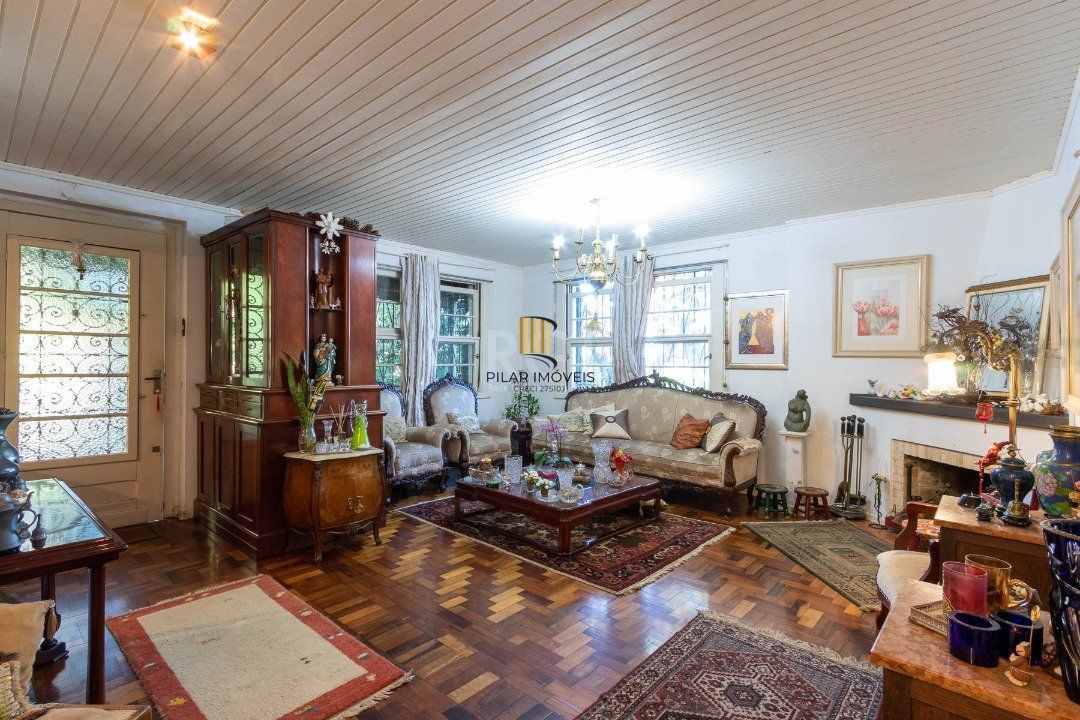 Casa para Venda - 192m², 4 dormitórios, sendo 3 suites, 4 vagas - Tristeza