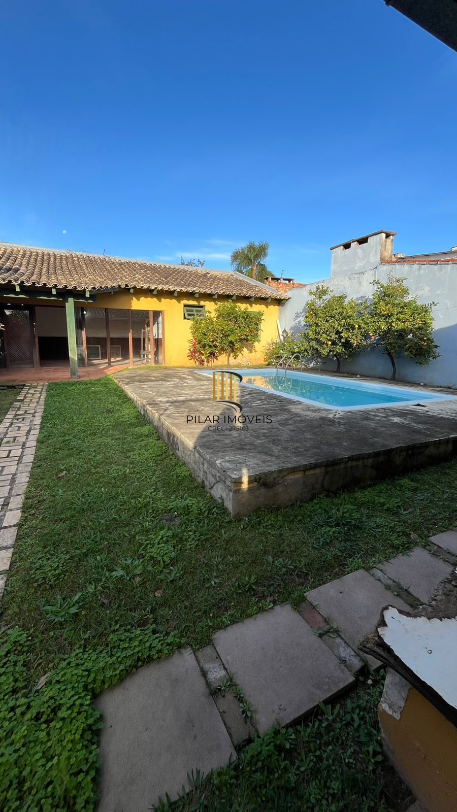 Casa para Venda - 244m², 3 dormitórios, sendo 1 suites, 2 vagas - Guarujá