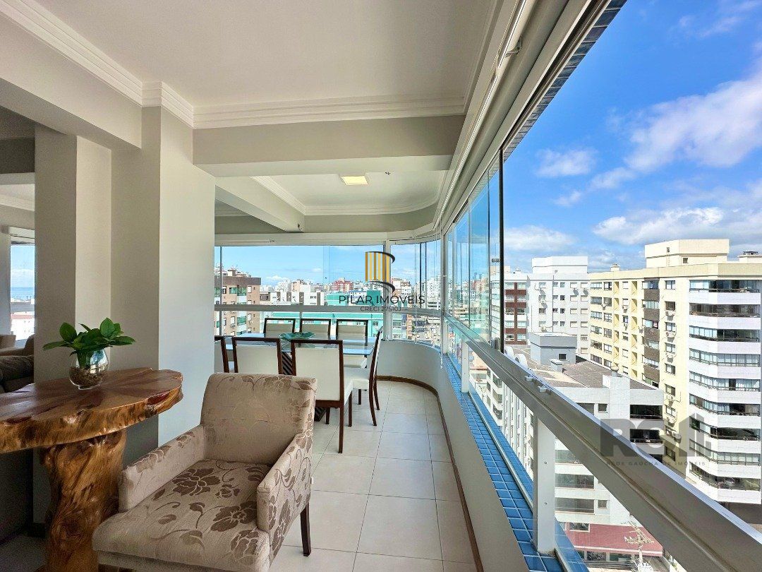 APARTAMENTO À VENDA DE ESQUINA COM VISTA LIBERADA PARA O MAR
