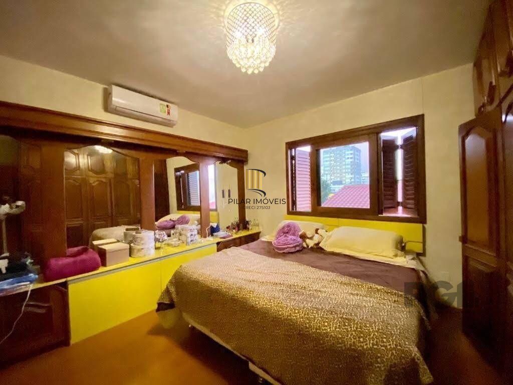 Casa 5 dormitórios no bairro Zona Nova