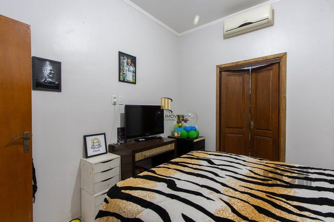 Casa 6 dormitórios no bairro Cristal