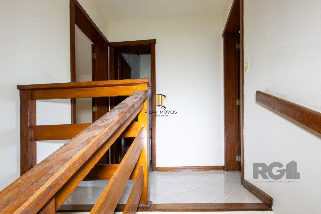 Casa em Condomínio na Zona Sul, no bairro Hípica, com 2 dormitórios, living para dois ambientes, cozinha mobiliada, lavabo