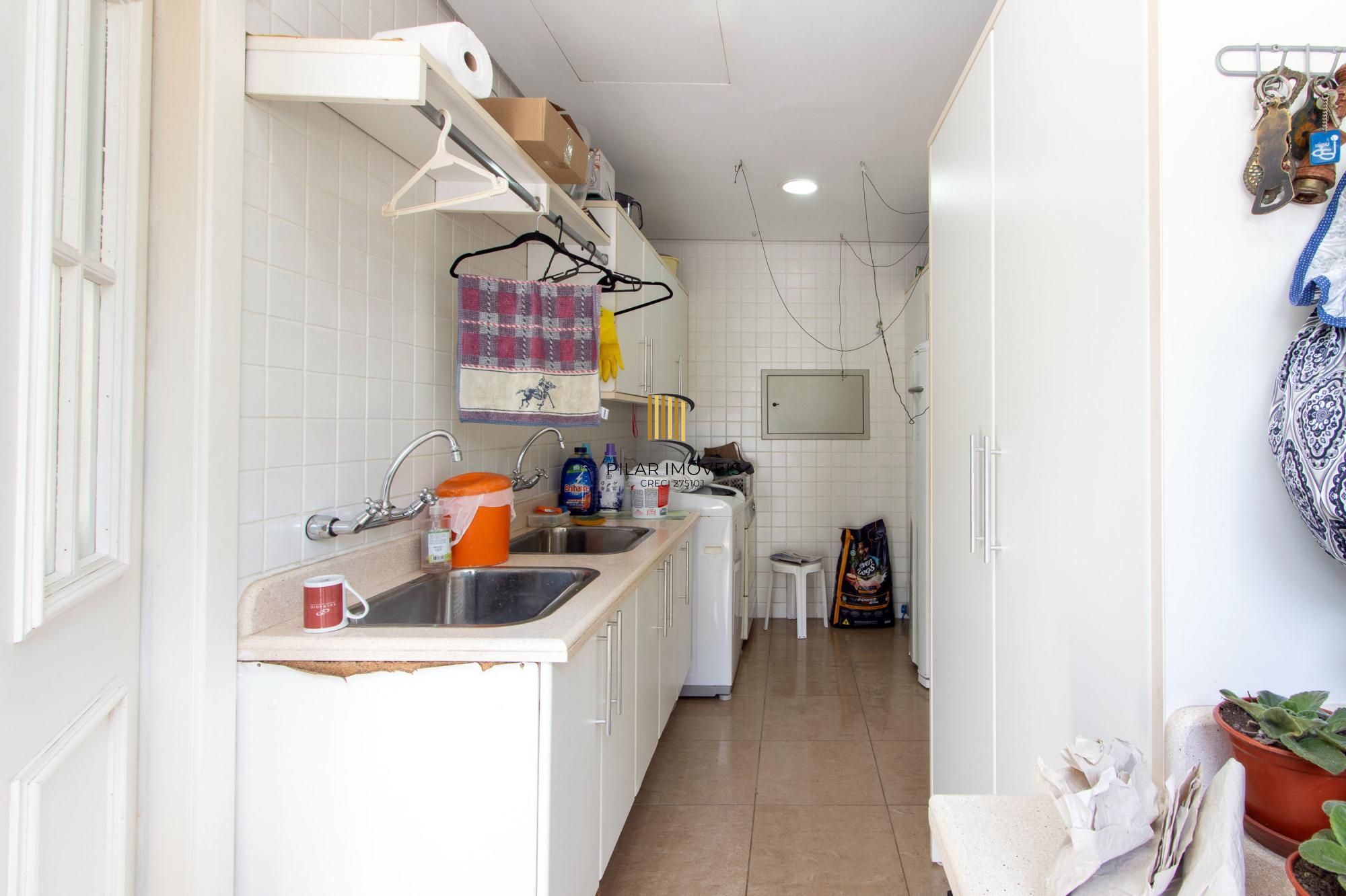 Casa térrea/2.371m2 de terreno no Condomínio Terra Ville, com fundo para o lago.