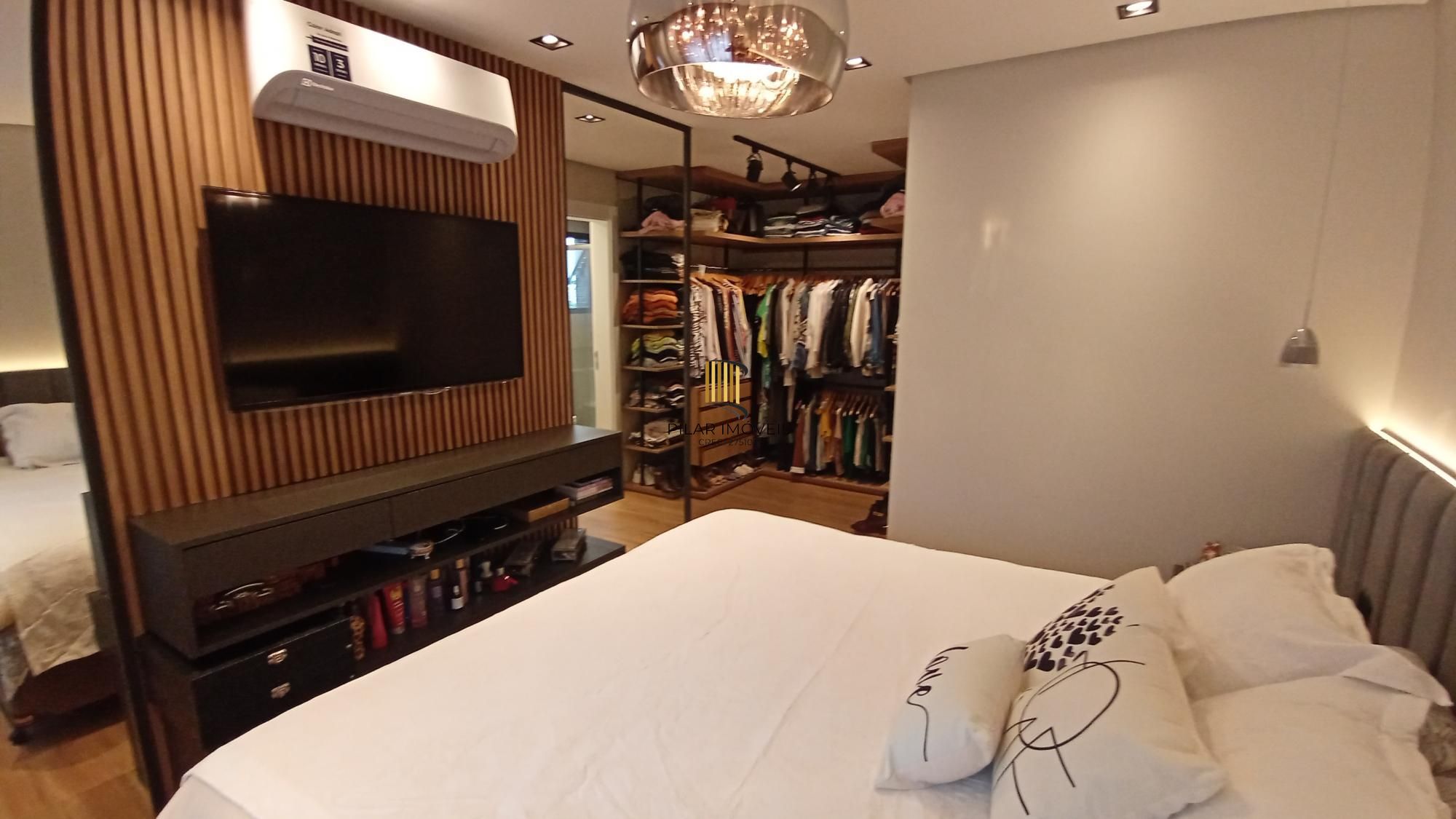 Apartamento com 3 dormitórios e 2 vagas, no bairro Ipanema