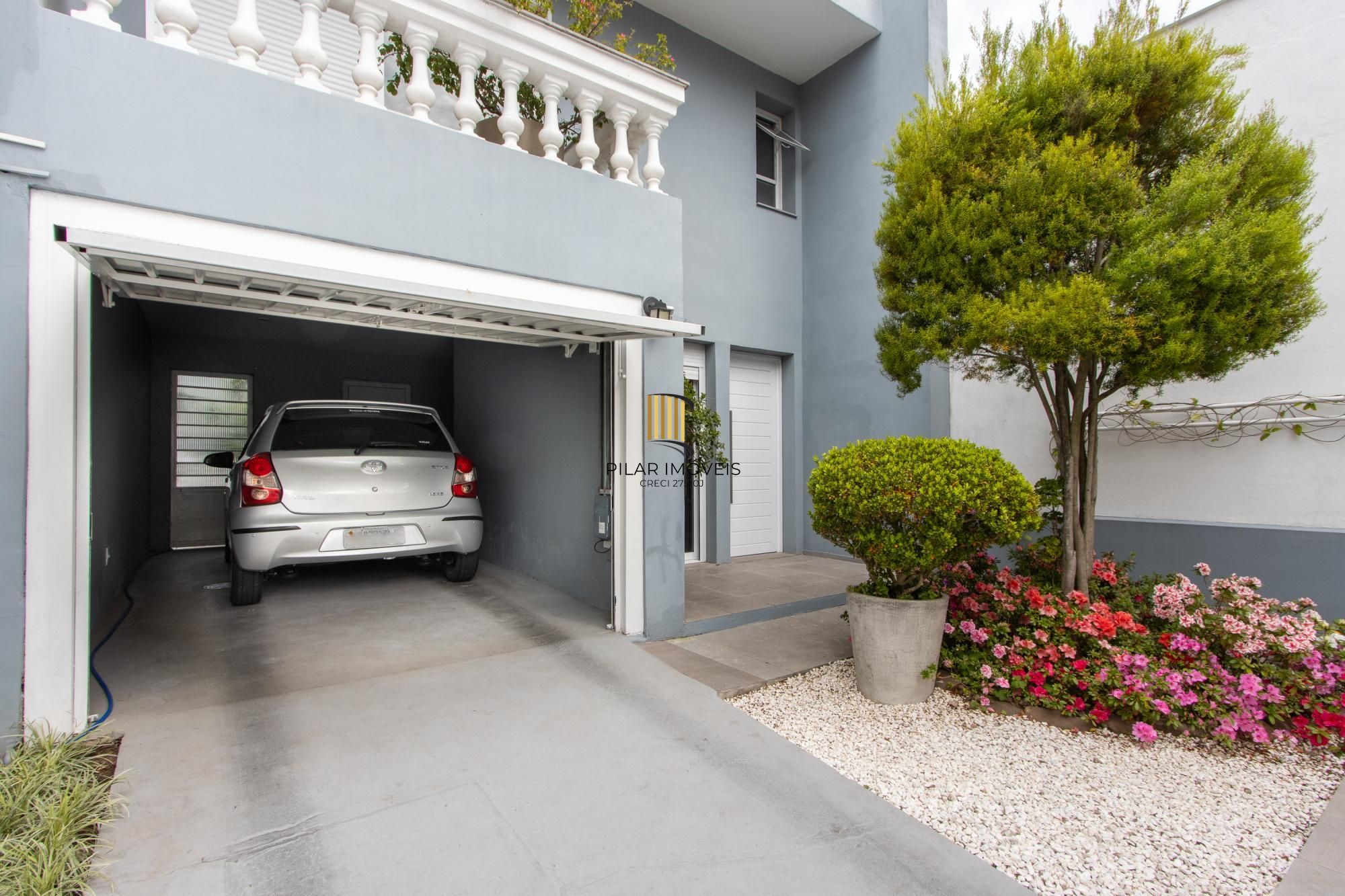 Casa TODA Reformada à Venda  – Mobiliada