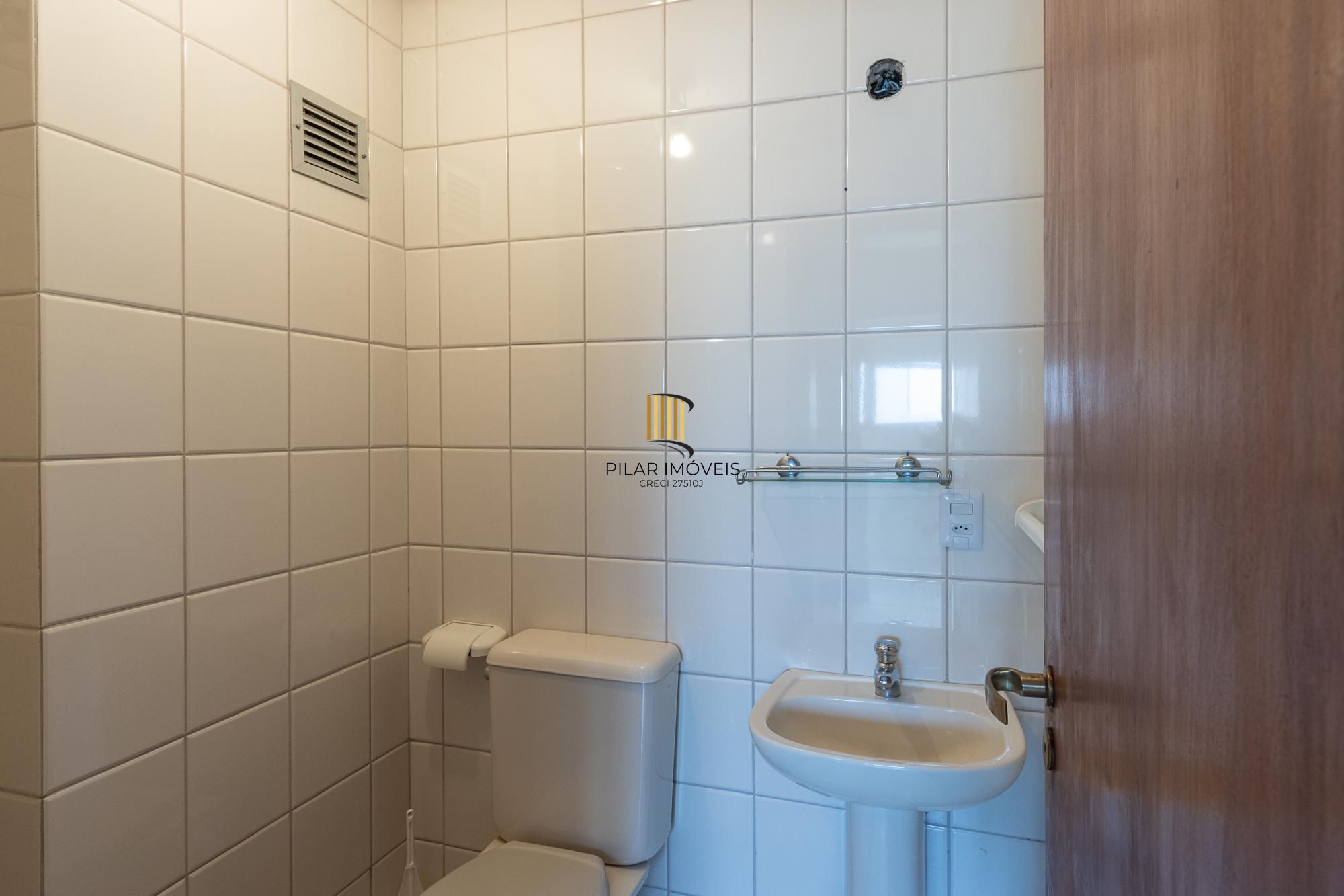 Apartamento 3 quartos, 1 suite, dependência, sacada com churrasqueira, 2 vagas - Bairro Menino Deus