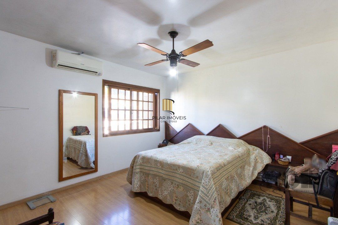 Casa para Venda - 300m², 3 dormitórios, sendo 1 suites, 4 vagas - Tristeza