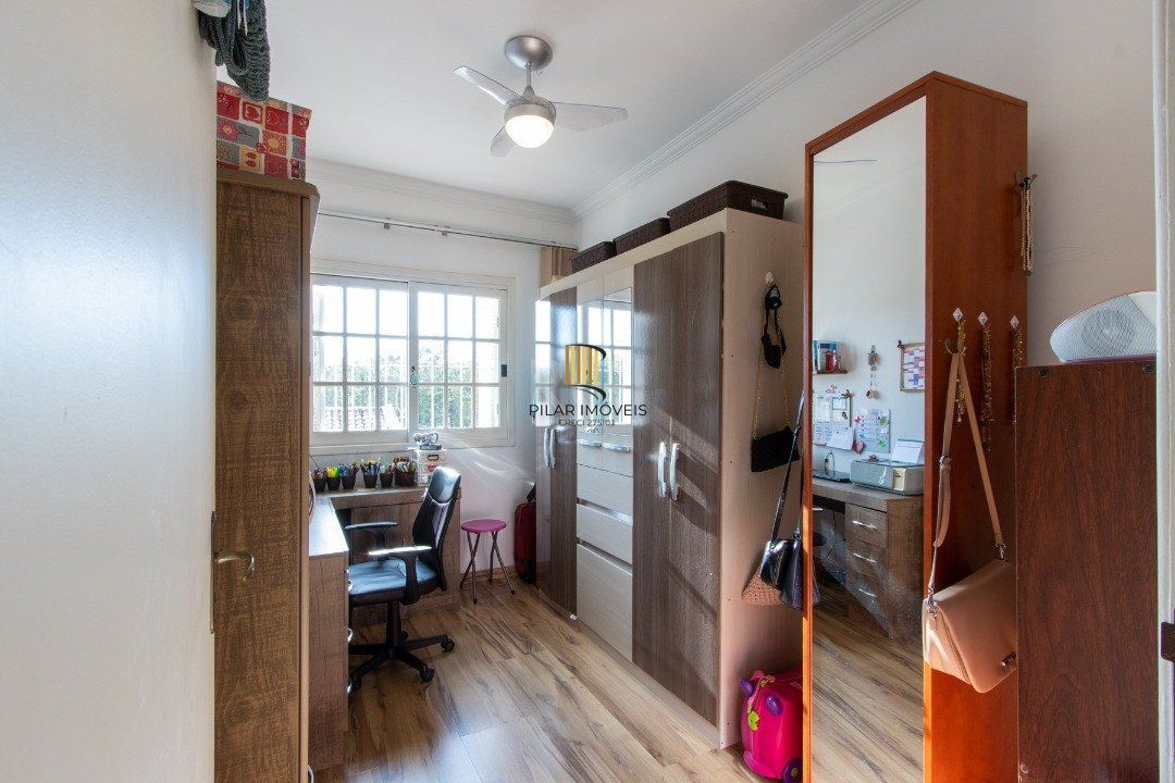 Casa 3 dormitórios no bairro Guarujá