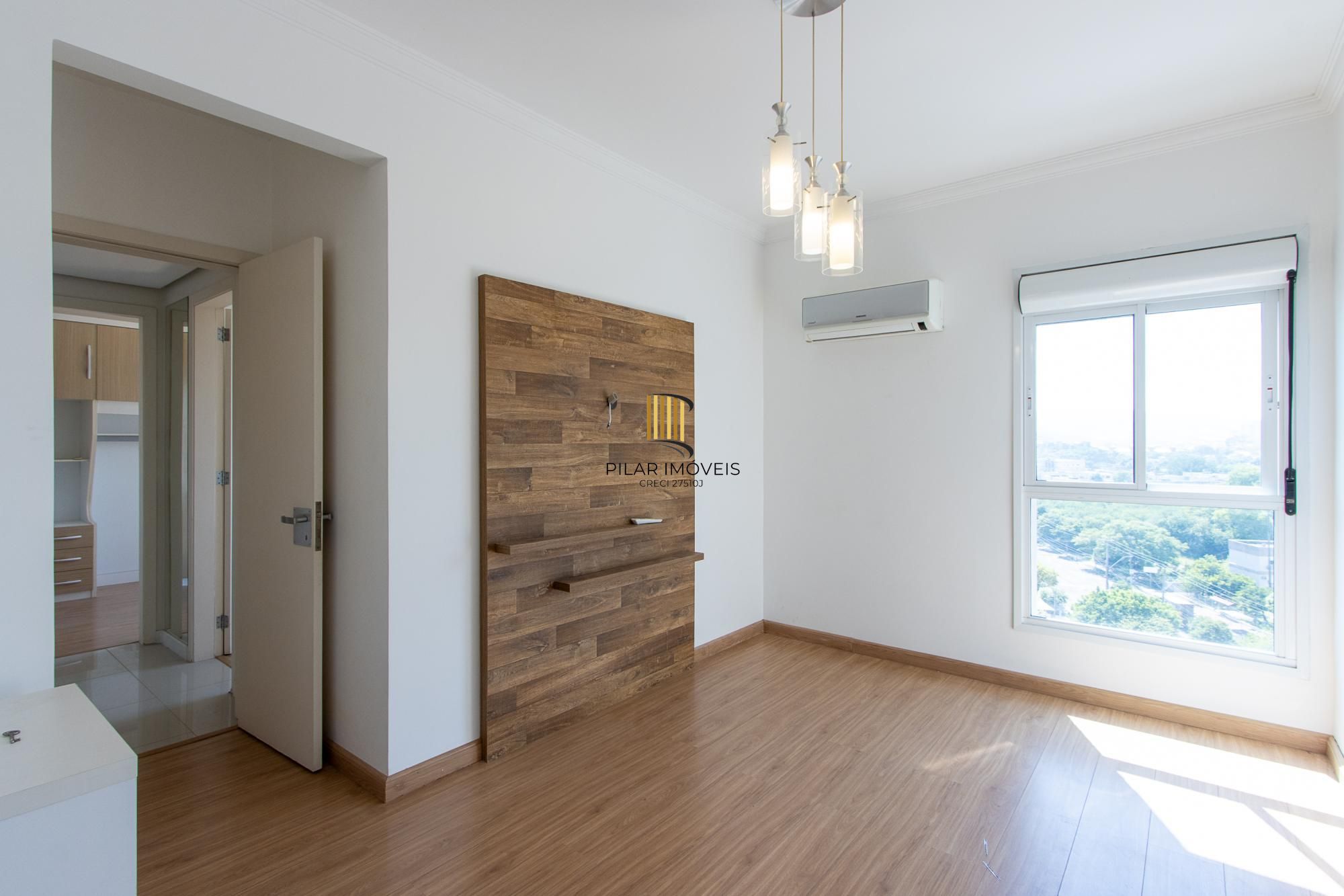 Cobertura de 3 dormitórios, 1 suíte e duas vagas de garagem no bairro Cristal.