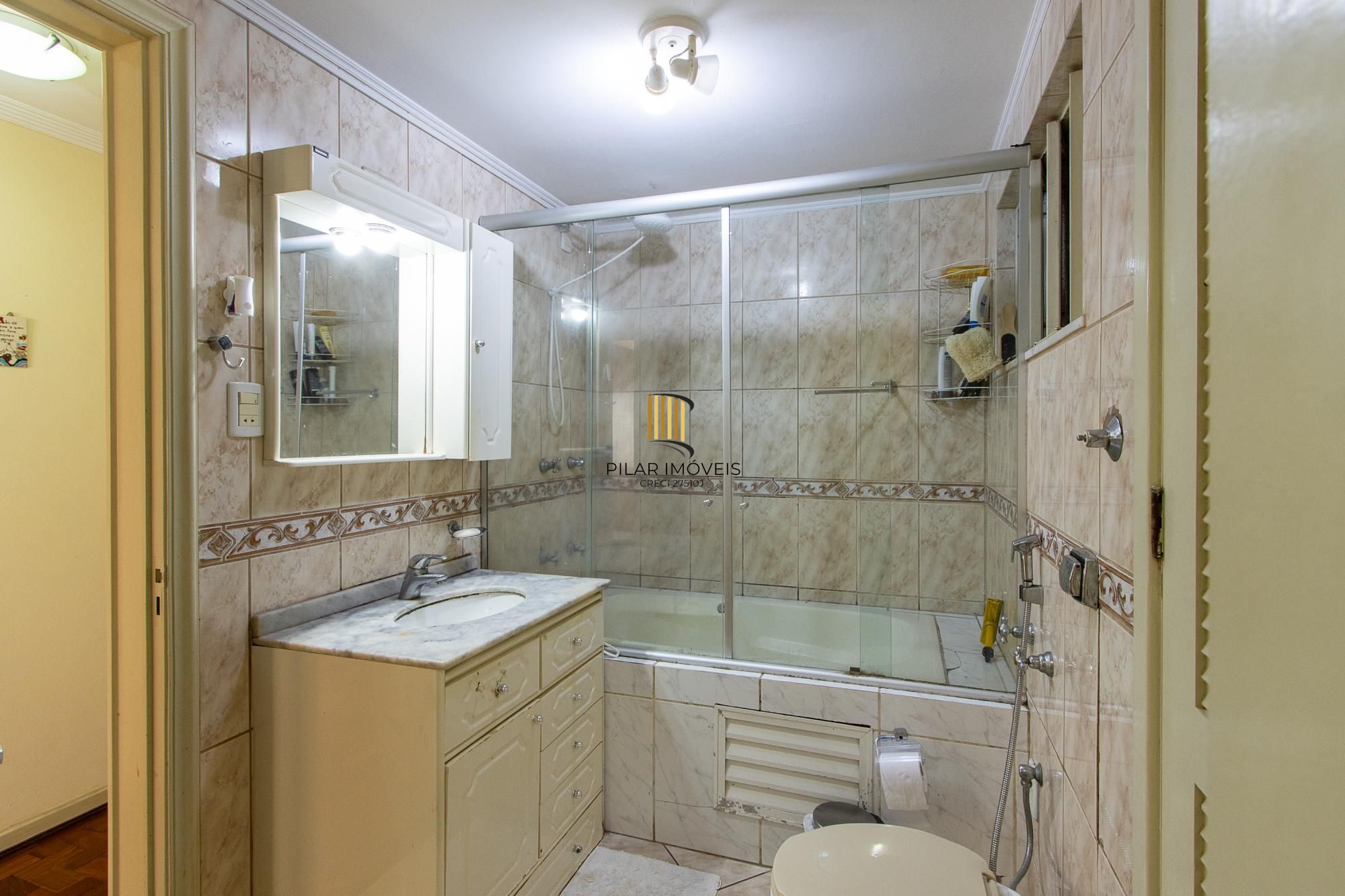 Apartamento 4 dormitórios no bairro Menino Deus