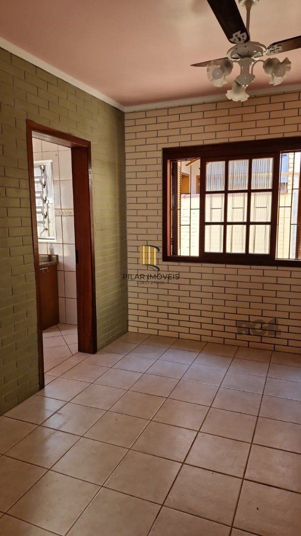 Casa 2 dormitórios no bairro Guarujá