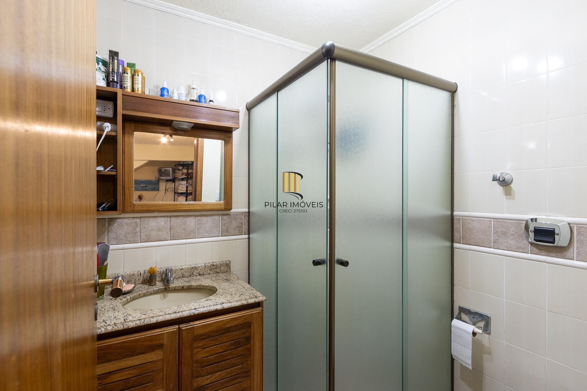 Casa com 3 quartos (1 suite), 4 vagas - Vila Nova