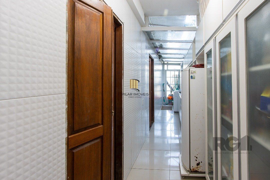 Casa 6 dormitórios no bairro Cristal