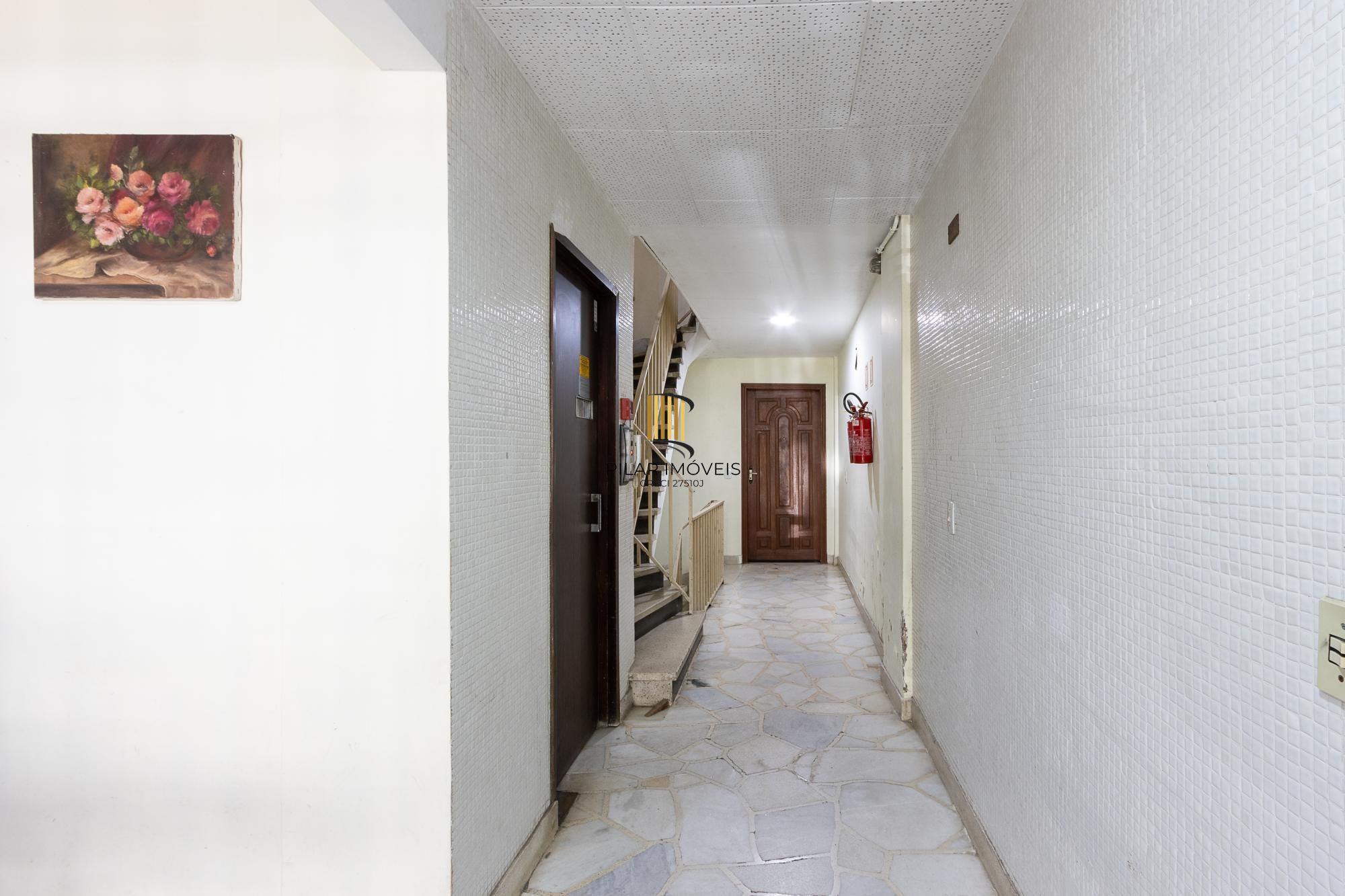 Apartamento frente à fundos, 3 dormitórios, 1 vaga escriturada - Centro Histórico