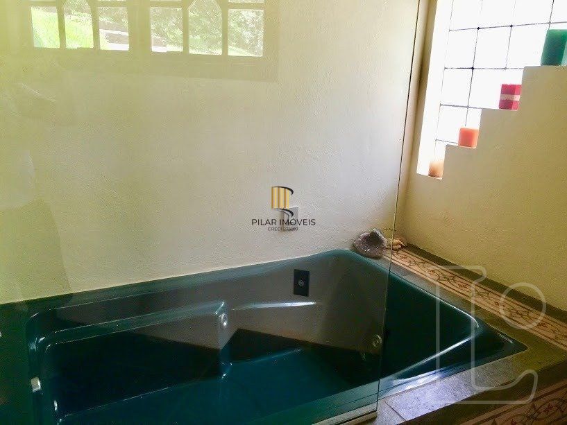 Casa para Venda - 570m², 3 dormitórios, sendo 1 suites, 2 vagas - Hípica