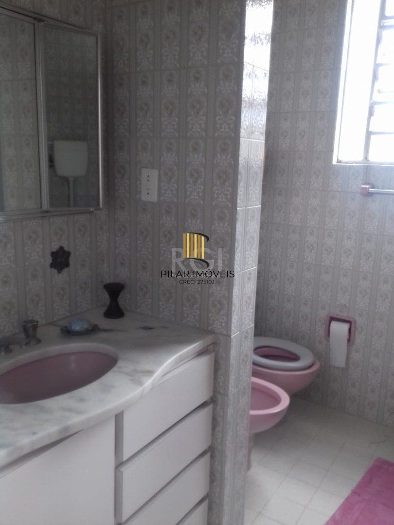 terreno localizado no bairro Menino Deus, podendo ser construído prédio comercial, localização privilegiada.