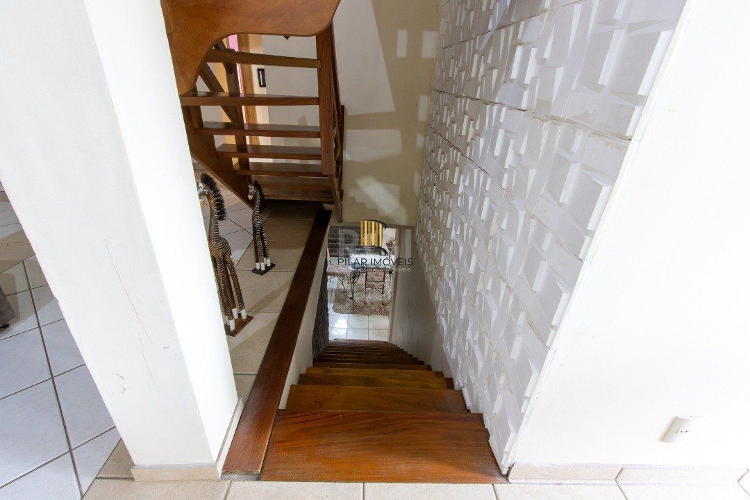 Casa 4 dormitórios no bairro Hípica
