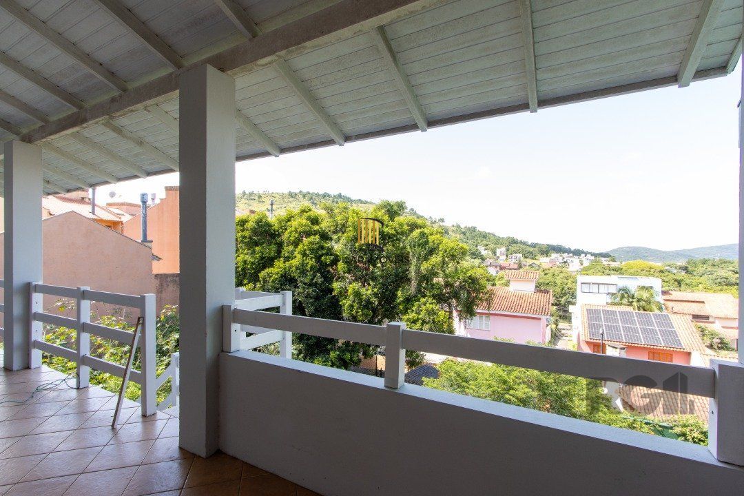 Sobrado novo,  4 quartos (1 suite), 440m² privativos - Bairro Guarujá