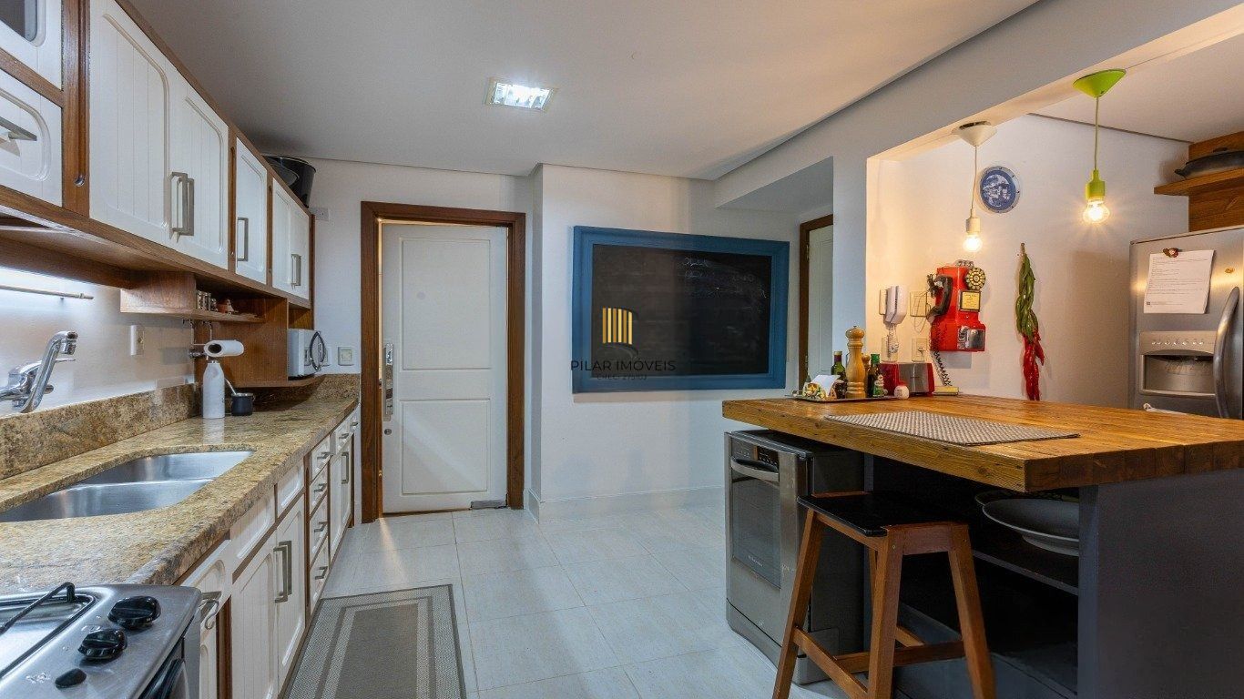 Apartamento193m² privativos,  3 dormitórios (2 suítes),  3 vagas